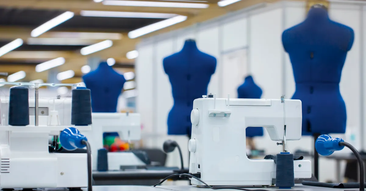 Infographic of common custom clothing manufacturing mistakes and solutions
